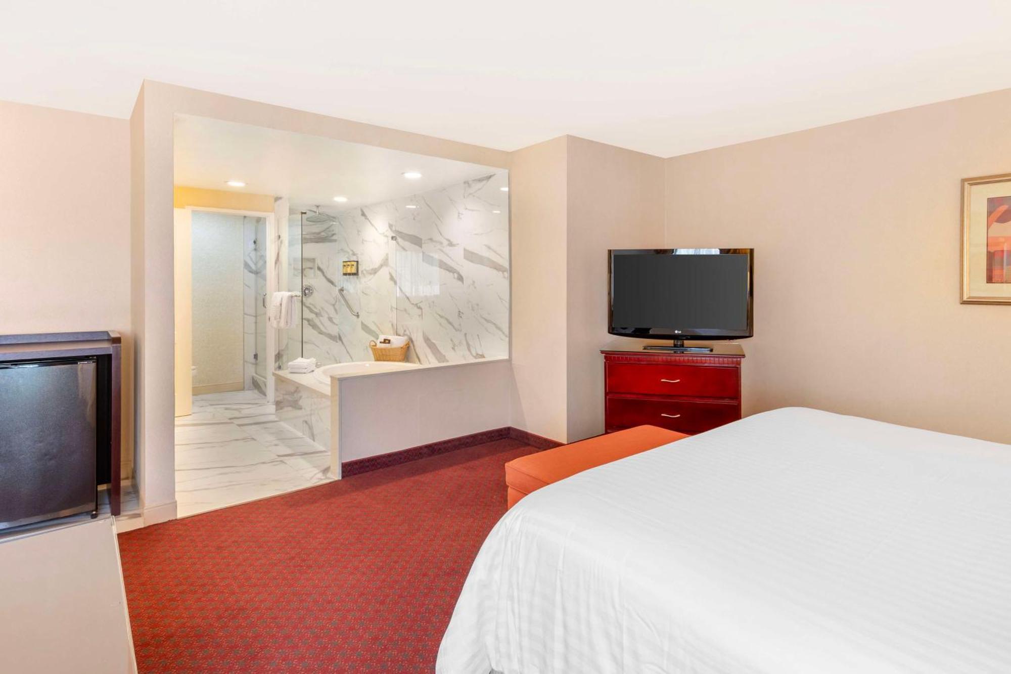 Best Western Plus West Covina Inn Экстерьер фото