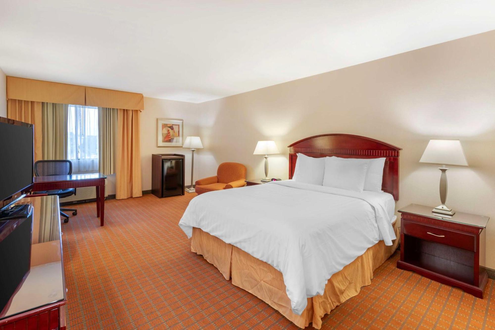Best Western Plus West Covina Inn Экстерьер фото