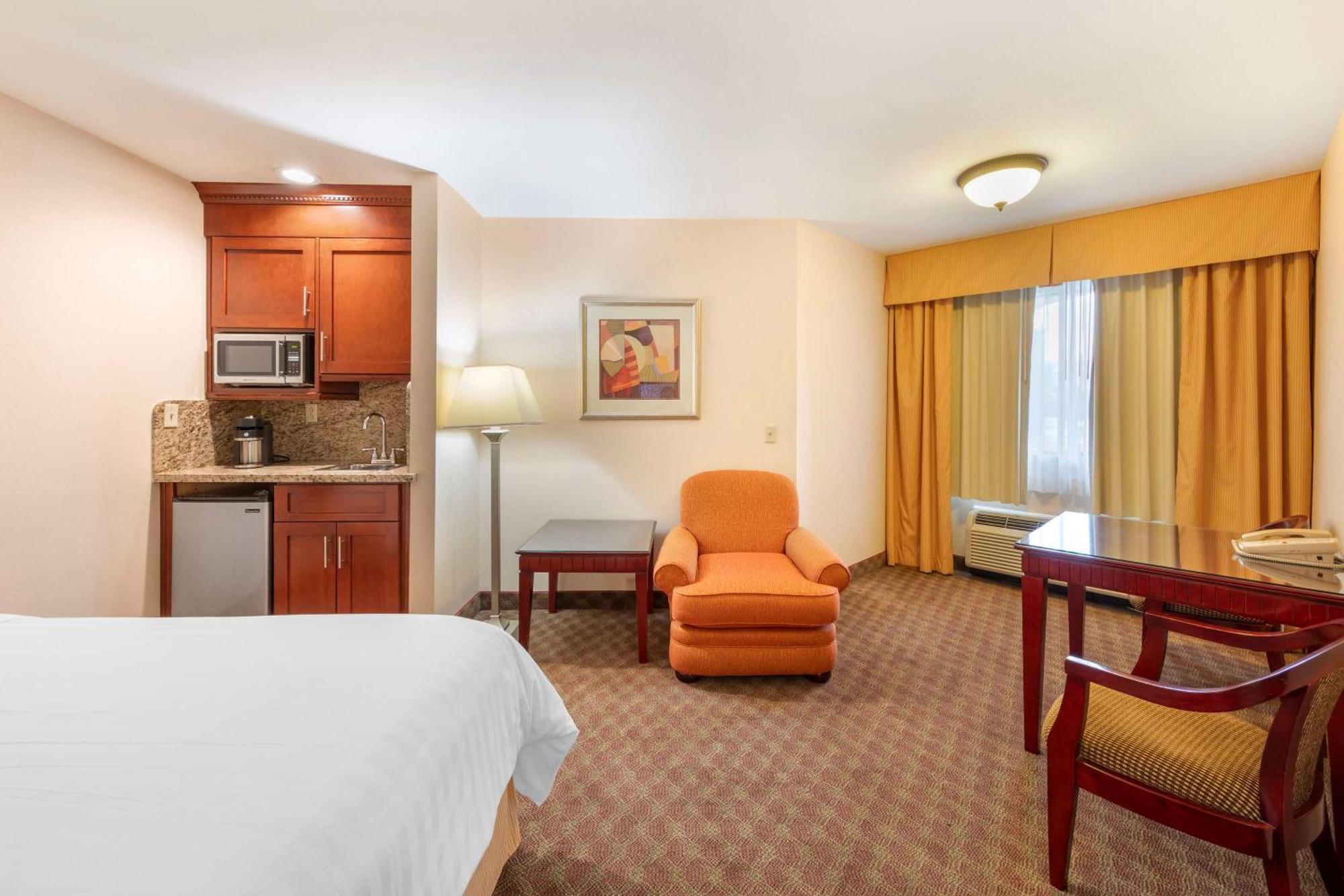 Best Western Plus West Covina Inn Экстерьер фото