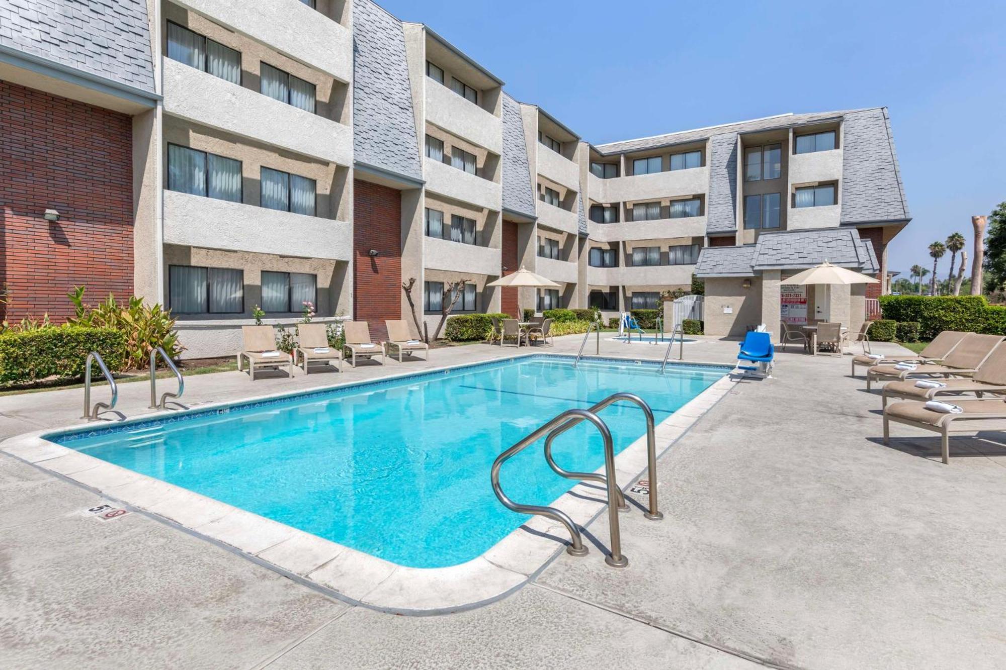 Best Western Plus West Covina Inn Экстерьер фото